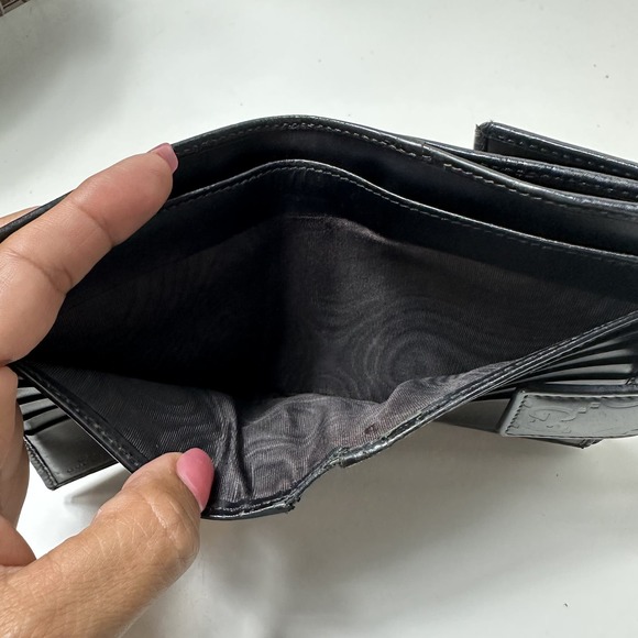 GUCCI Made In Italy Unisex Black Metallic Guccissima Compact Wallet - Picture 8 of 15